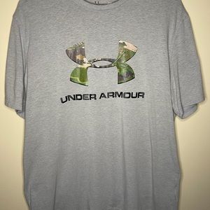 Large under armour gray and camo t-shirt